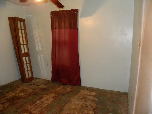 unfurnished room featuring ceiling fan