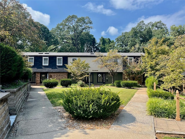 view of front facade with a front lawn