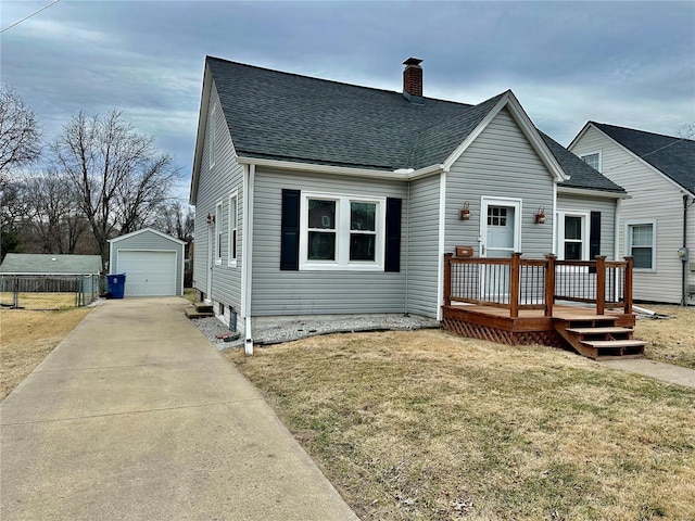 view of front of home featuring an outbuilding, a garage, and a front yard