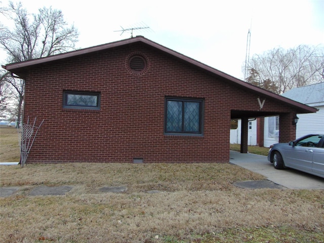 view of side of home featuring a lawn and a carport