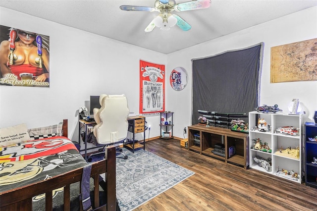 bedroom featuring a textured ceiling, wood-type flooring, and ceiling fan