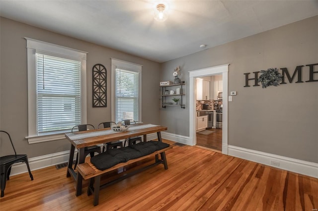 dining room with light hardwood / wood-style floors