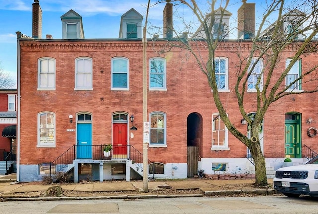 view of front of property featuring brick siding