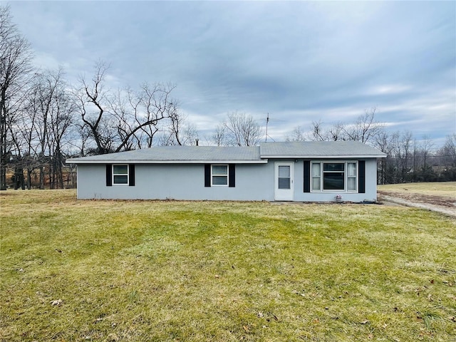 single story home featuring a front yard