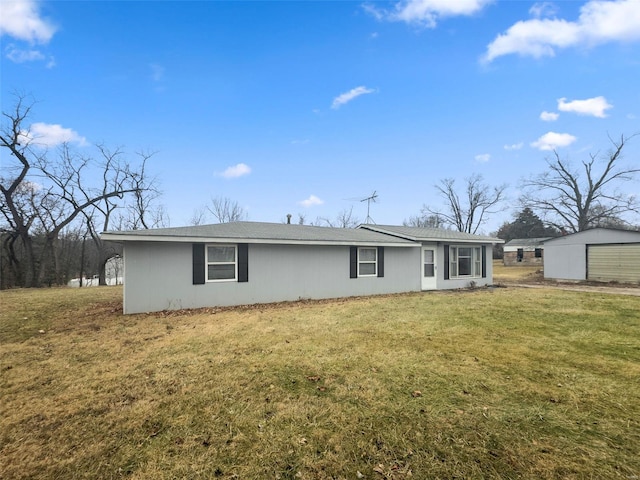 view of front of property featuring an outbuilding and a front lawn