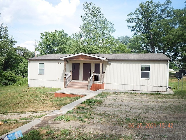 manufactured / mobile home with covered porch