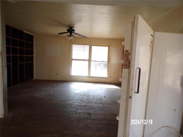 unfurnished room with ceiling fan