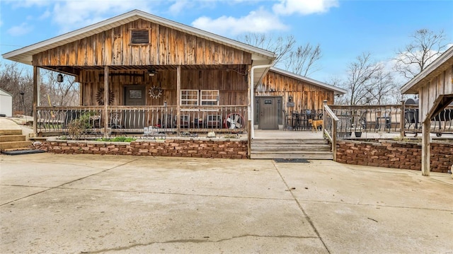 view of front of home with covered porch