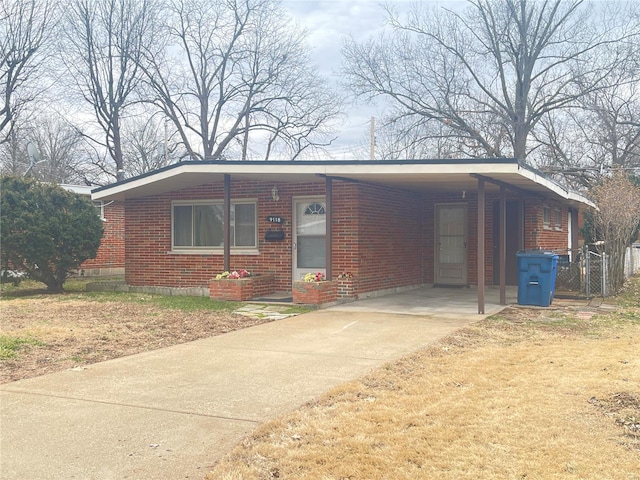 view of front of home featuring a carport