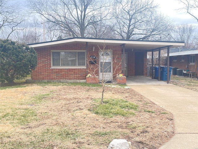 view of front facade with a carport and central AC unit