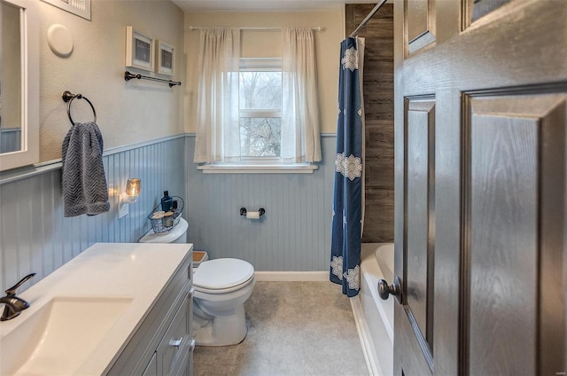 full bathroom featuring vanity, shower / bathtub combination with curtain, and toilet