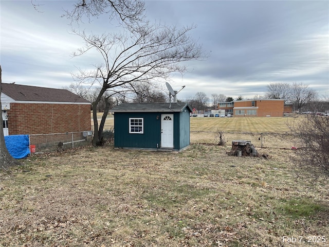 view of yard with a storage shed