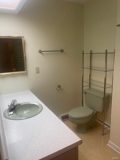 bathroom with visible vents, vanity, and toilet