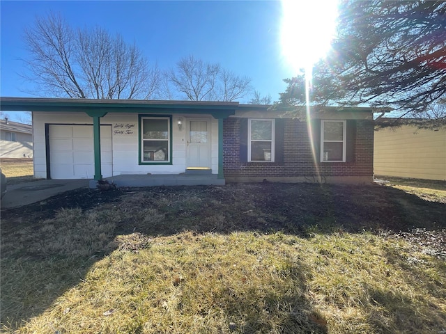 ranch-style home with a front lawn