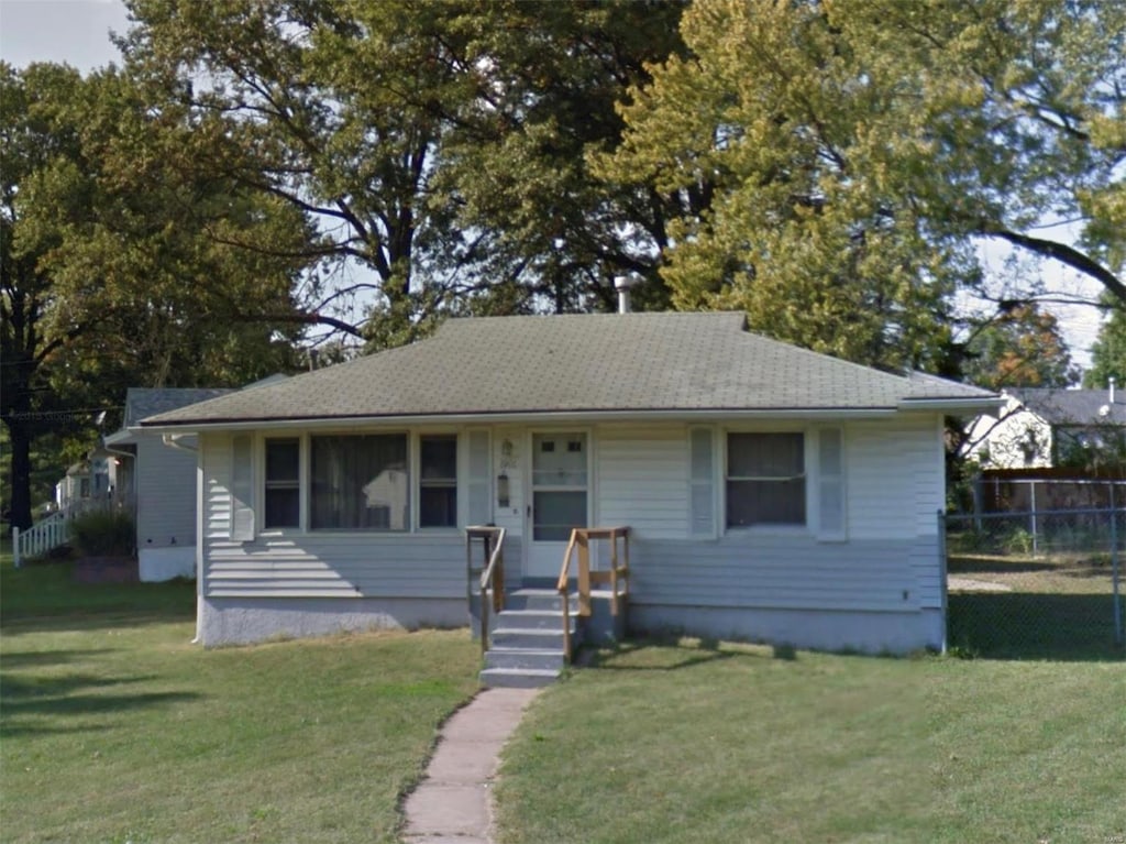 bungalow-style home with a front lawn