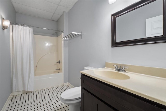 full bathroom featuring a drop ceiling, vanity, toilet, and shower / bath combo