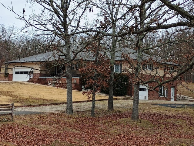 view of yard with a garage