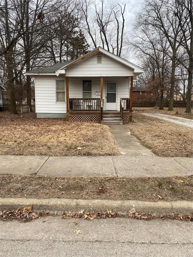 view of front of property featuring covered porch