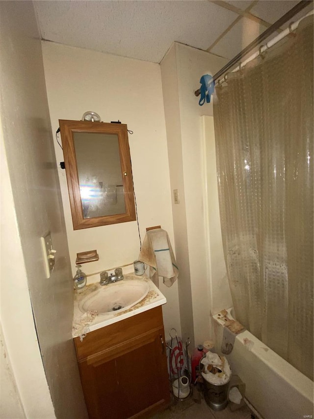 bathroom with shower / tub combo with curtain and vanity