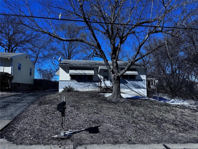 view of front of property