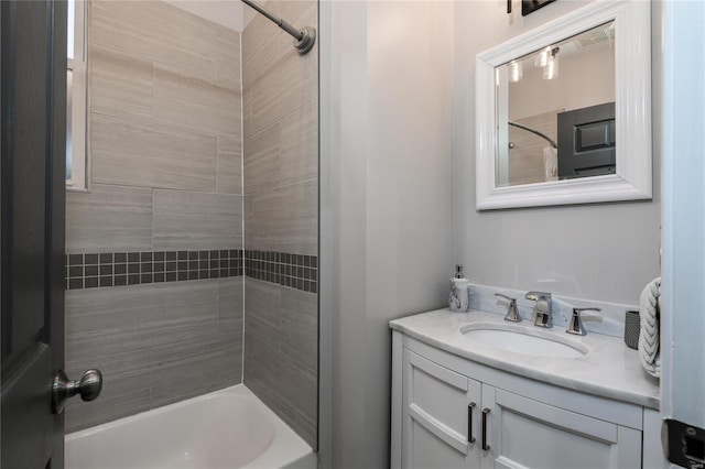 bathroom with vanity and tiled shower / bath