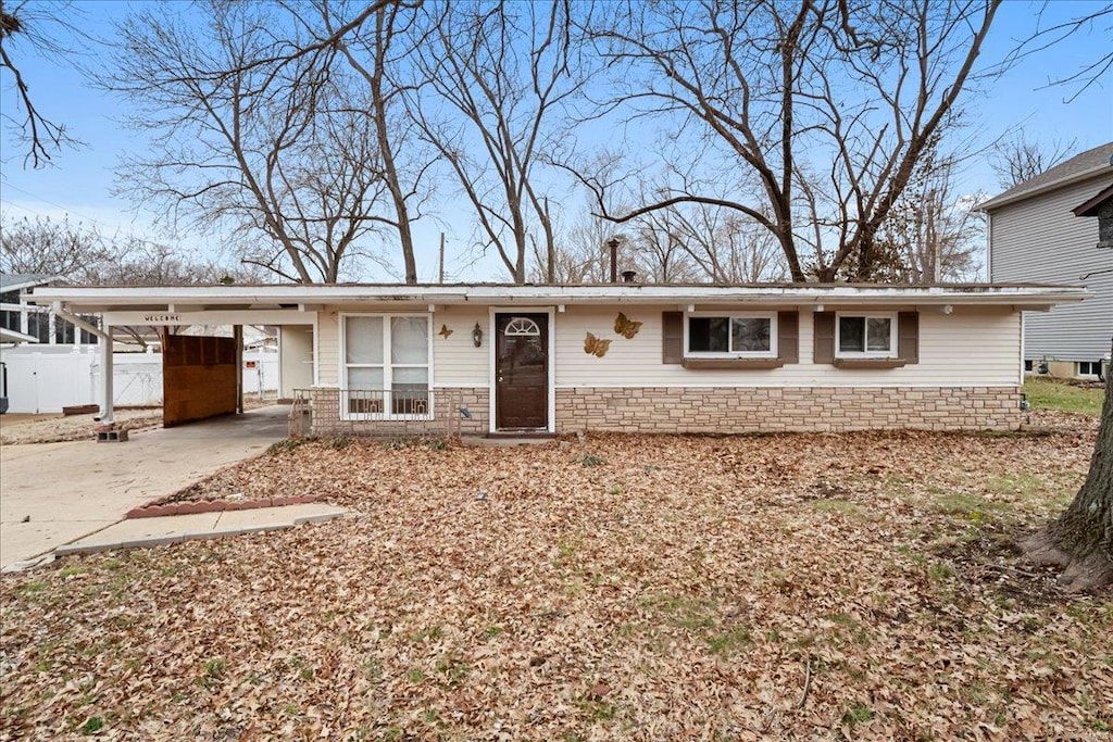 view of front facade with a carport