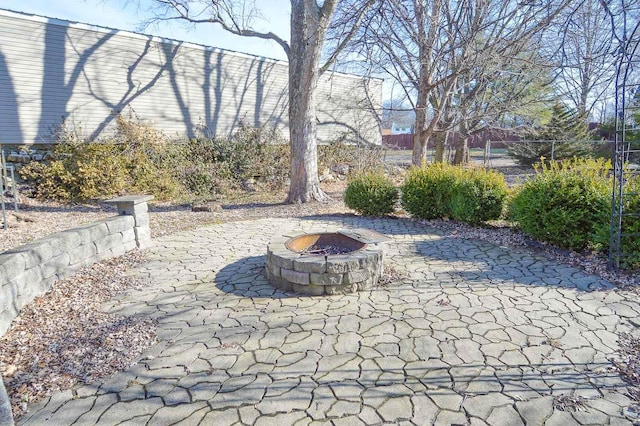 view of patio with an outdoor fire pit