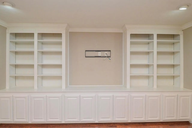 room details with crown molding and built in shelves