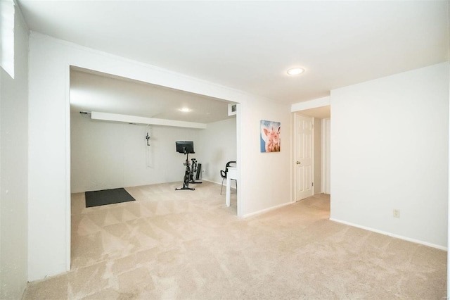 workout room featuring visible vents, baseboards, and carpet