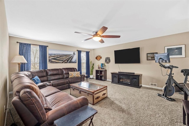 carpeted living room featuring ceiling fan