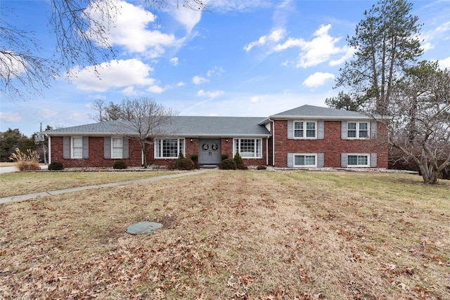 view of front of house with a front lawn