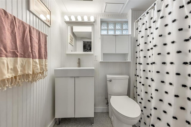 bathroom featuring toilet, vanity, and a shower with curtain