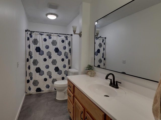 bathroom featuring a shower with curtain, vanity, and toilet