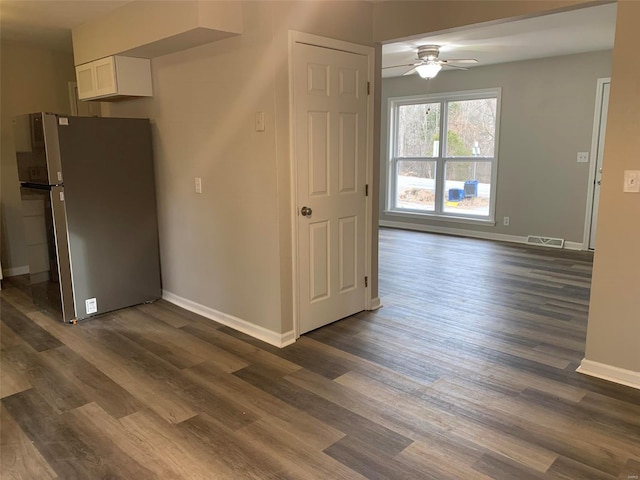 empty room with dark wood-type flooring and ceiling fan