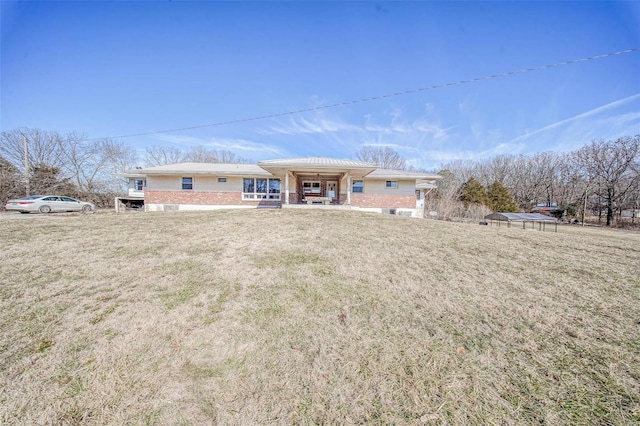 view of front of house featuring a front yard