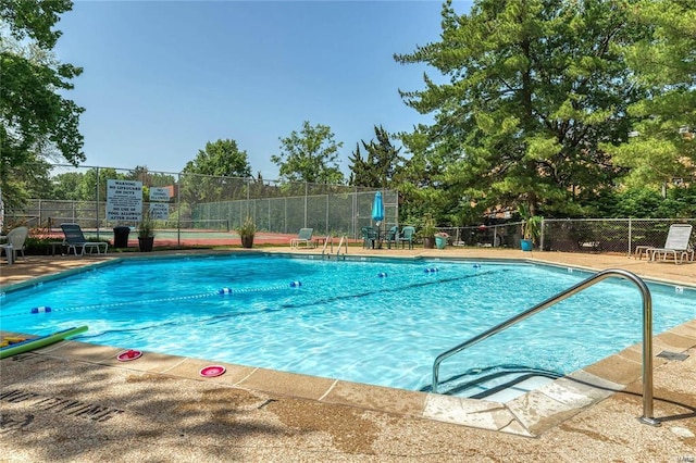 view of swimming pool