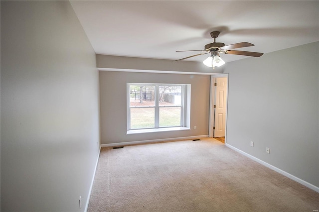 carpeted empty room featuring ceiling fan