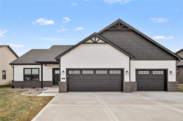 view of front of property featuring a garage and a front yard