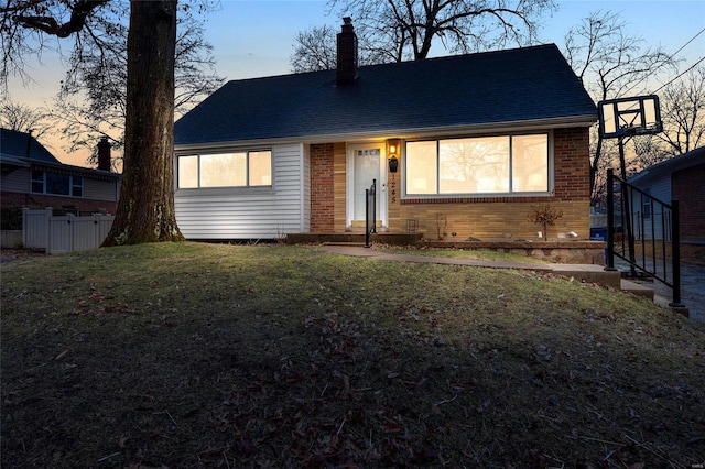 view of front of home featuring a yard