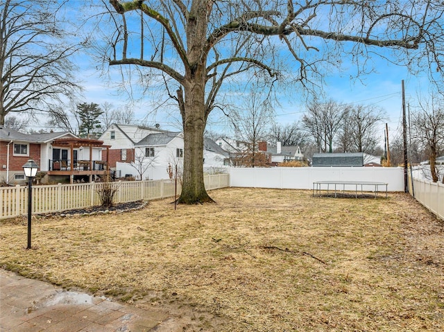 view of yard featuring a pool