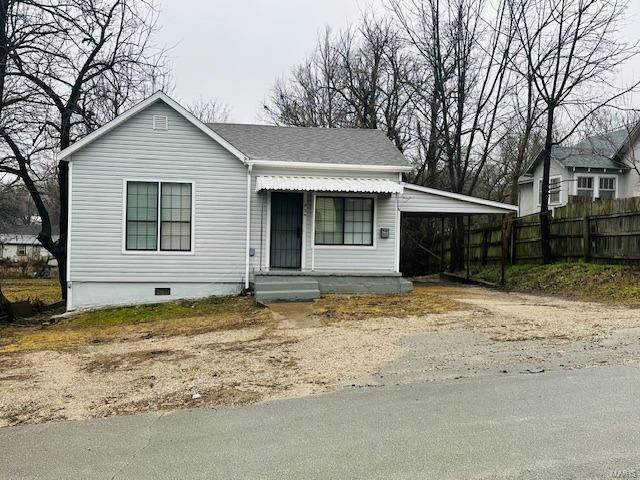 view of front facade with a carport