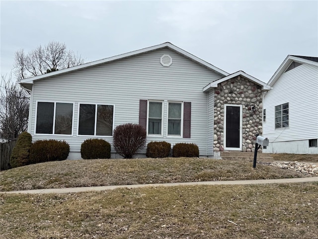 view of front of property with a front lawn