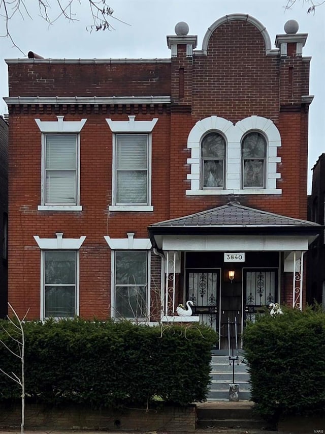 view of front of home featuring covered porch