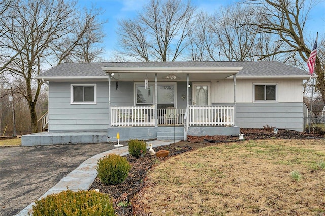 single story home with a porch and a front lawn