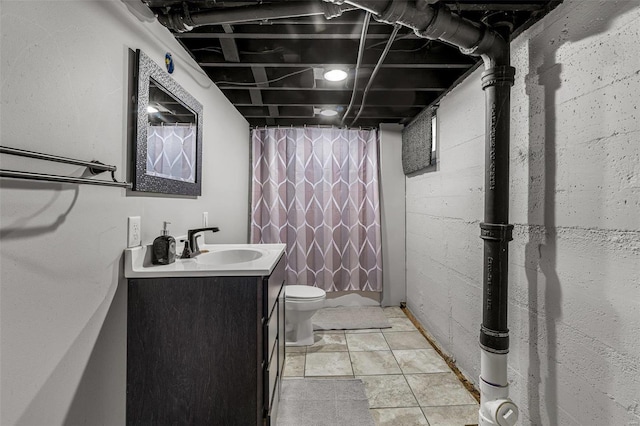 bathroom featuring vanity, curtained shower, and toilet