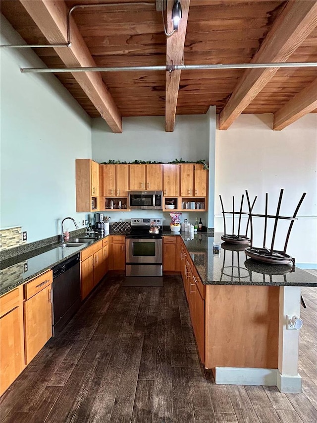 kitchen featuring sink, wood ceiling, stainless steel appliances, and kitchen peninsula