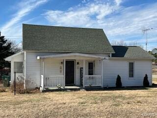 view of front of house featuring a front lawn and a porch