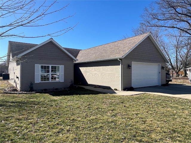 view of front of home featuring a shingled roof, a garage, a front lawn, and central air condition unit