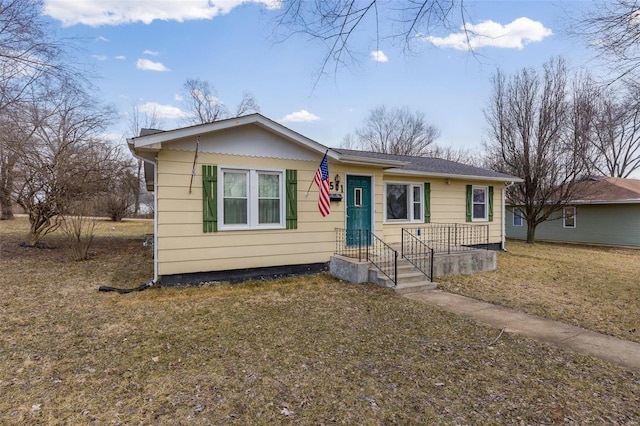 view of front of house featuring a front yard