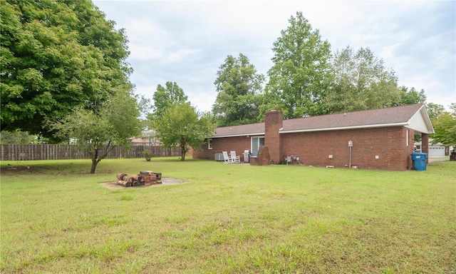 view of yard featuring an outdoor fire pit